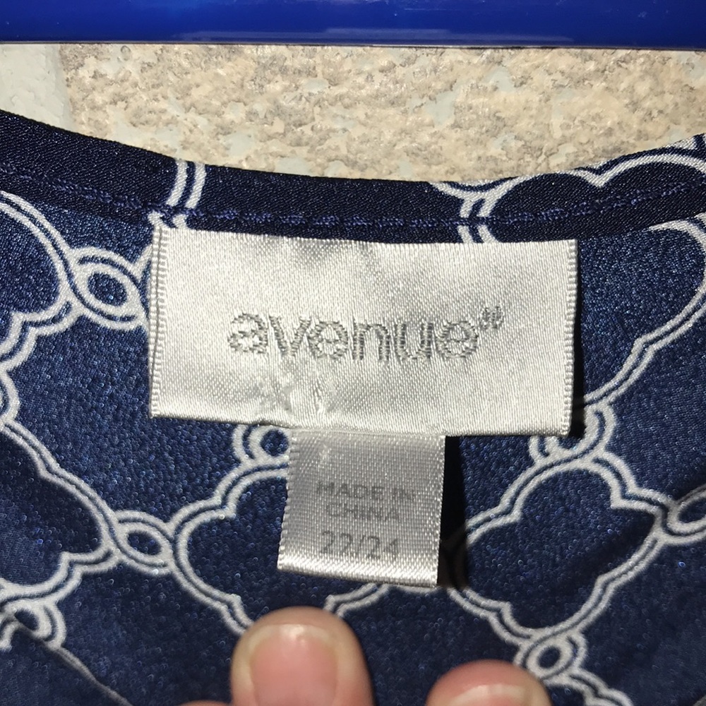 Avenue Sleeveless Top - Picture 3 of 5